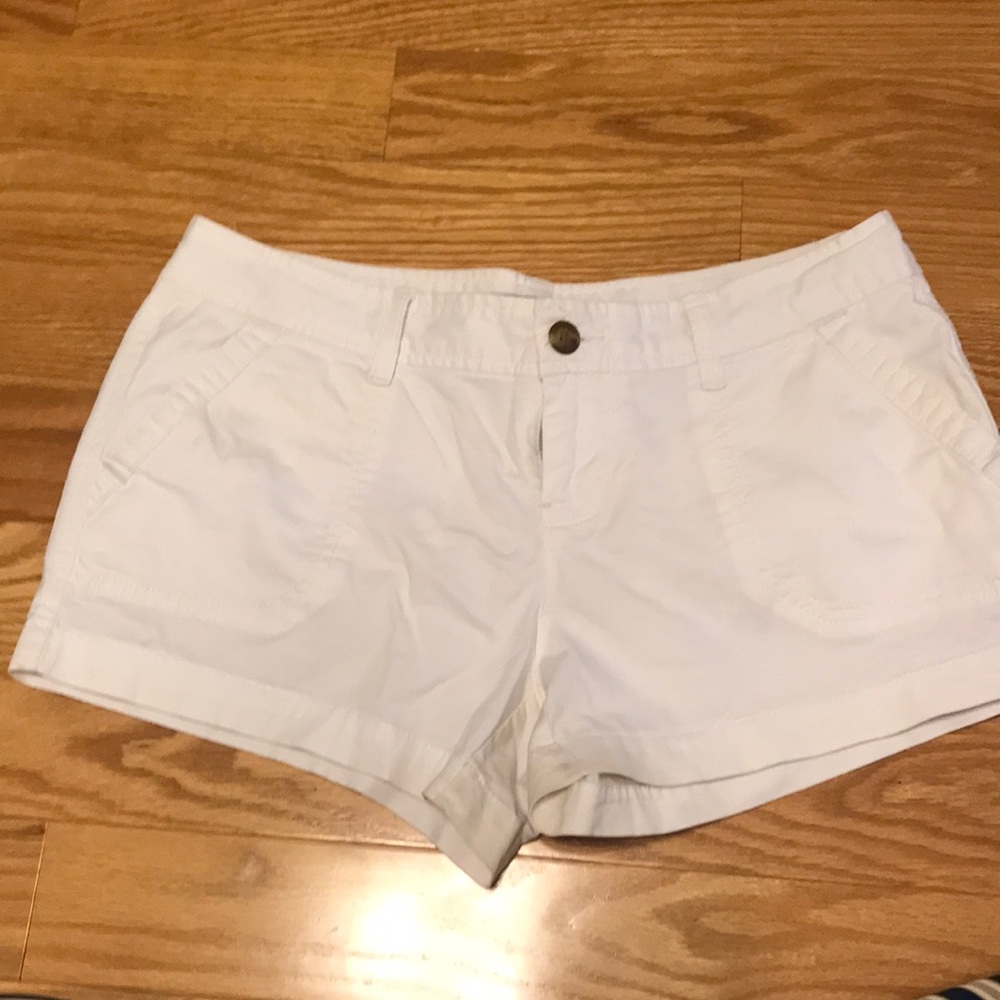 WHITE OLD NAVY SHORTS